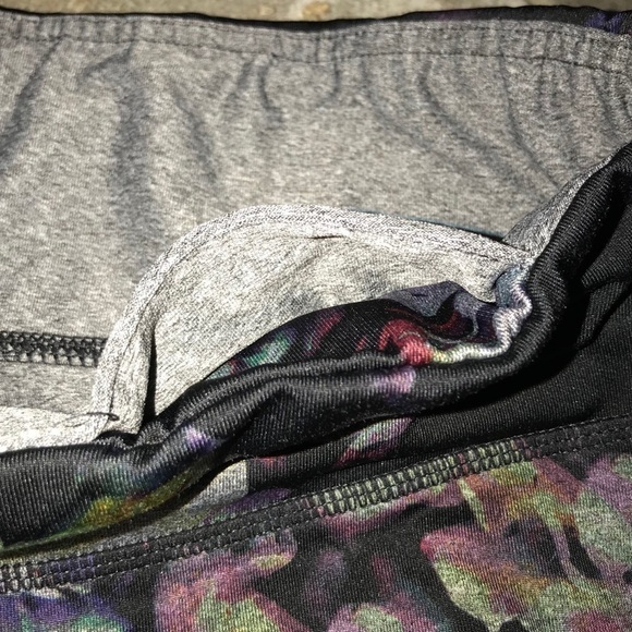 ACTIVE LIFE MEDIUM FLORAL WORKOUT CAPRI PANTS - Picture 4 of 6